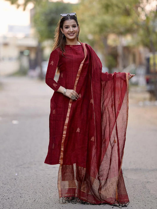 Dhiyona KL Geometric Printed Round Neck Straight Kurta With Trousers & Dupatta