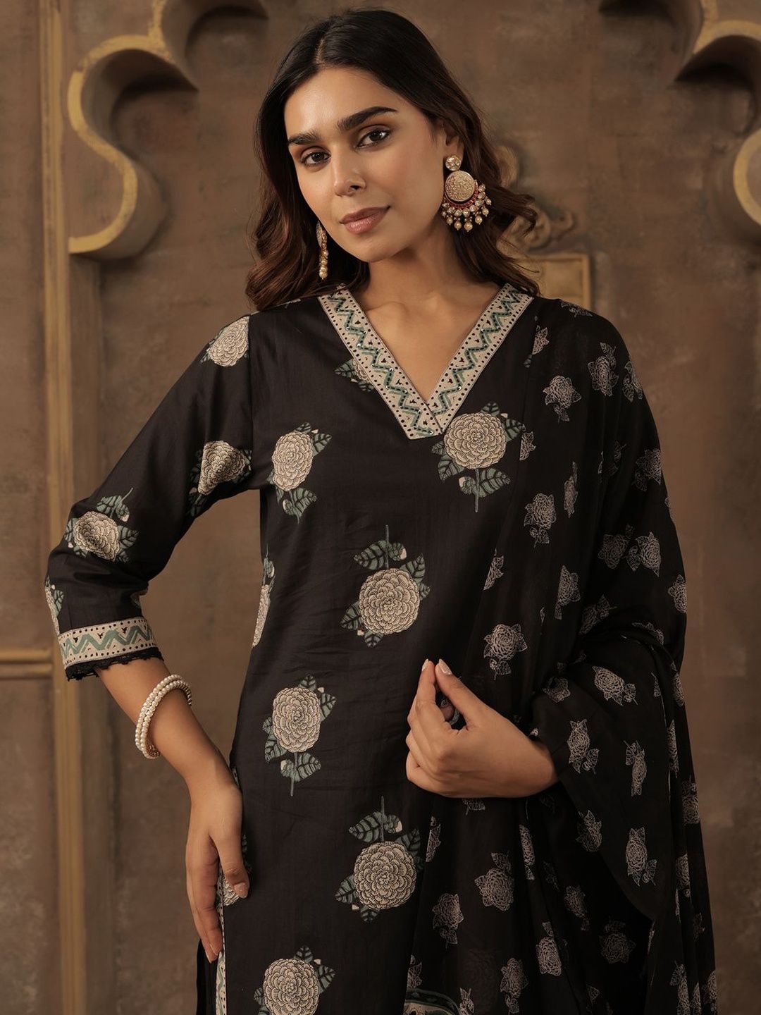 Women Floral Printed Regular Pure Cotton Kurta with Trousers & With Dupatta