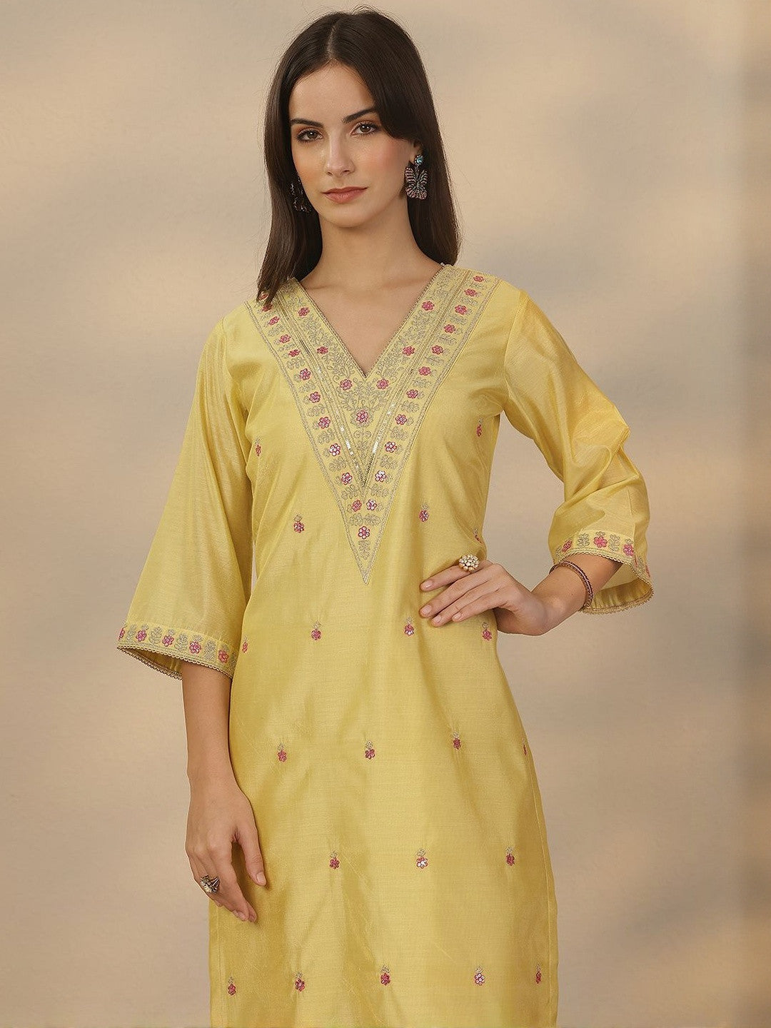Women Floral Embroidered Regular Thread Work Kurta with Trousers & With Dupatta