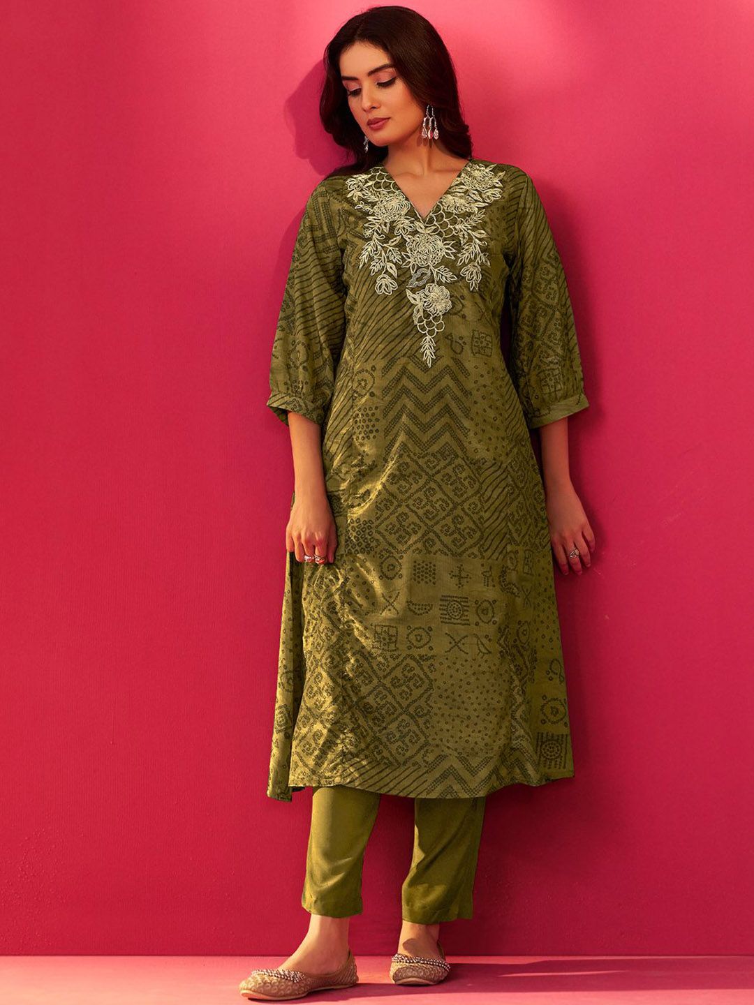 Dhiyona IE Floral Embroidered V-Neck Tunic & Trousers