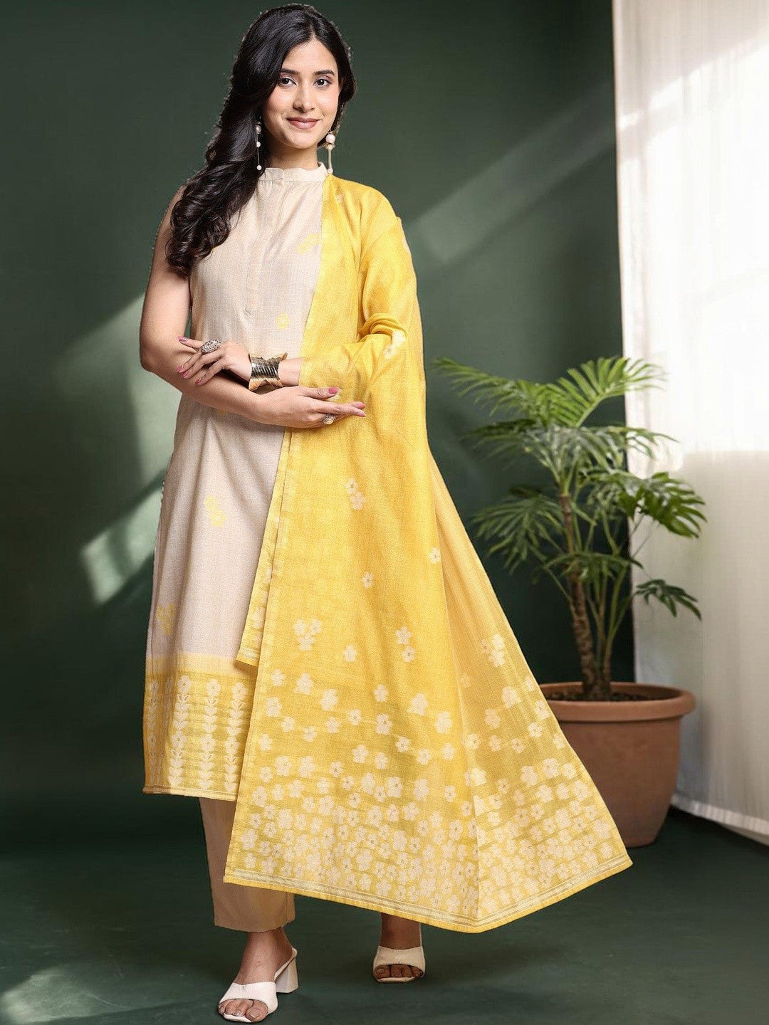 Floral Woven Design Mandarin Collar Kurta & Trousers With Dupatta