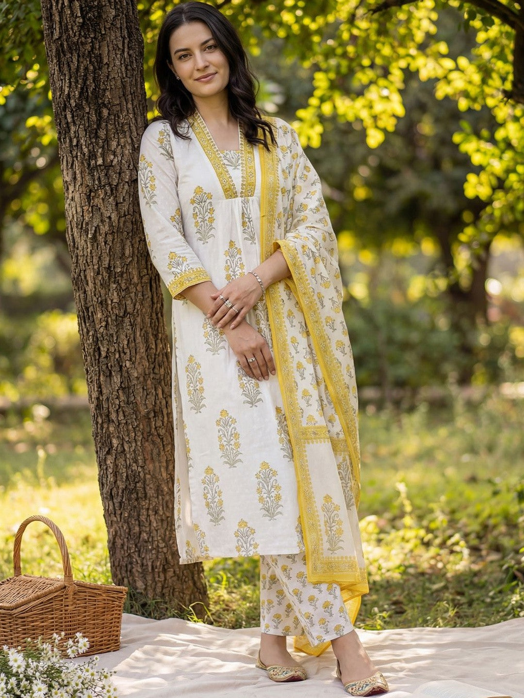 Women Floral Printed Regular Pure Cotton Kurta with Trousers & With Dupatta