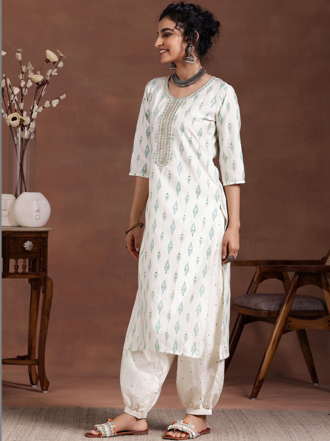 Women Ethnic Motifs Printed Regular Thread Work Kurta with Pyjamas & With Dupatta