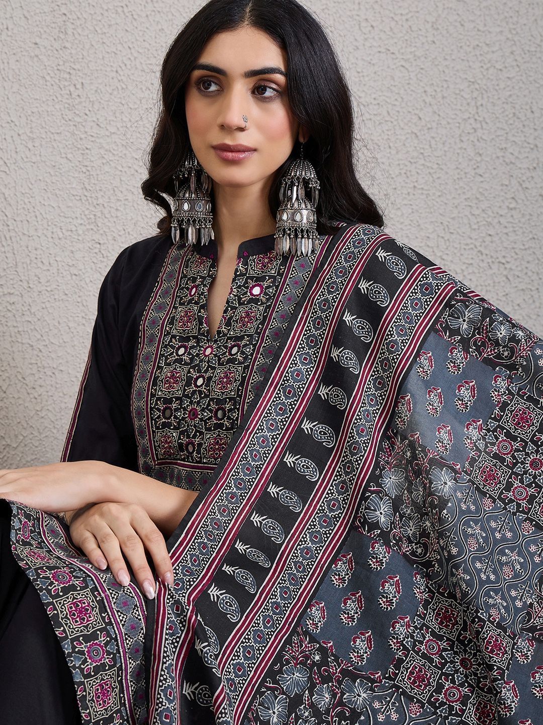 Dhiyona IE Ethnic Motifs Embroidered Mirror Work Pure Cotton Kurta With Trousers & Dupatta
