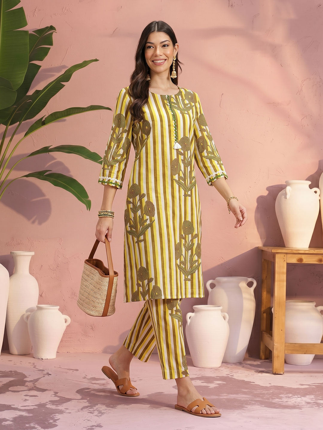 Women Floral Printed Pure Cotton Kurta with Trousers