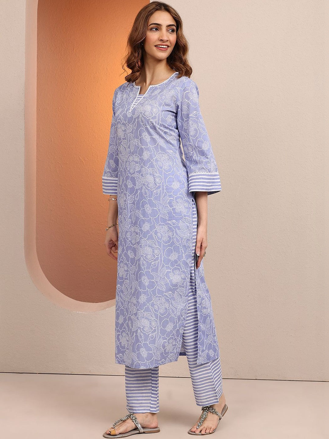 Women Floral Printed Regular Kurta with Trousers