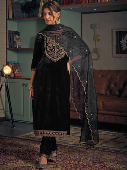 Dhiyona CH Floral Yoke Design Velvet Straight Kurta With Trousers & Dupatta