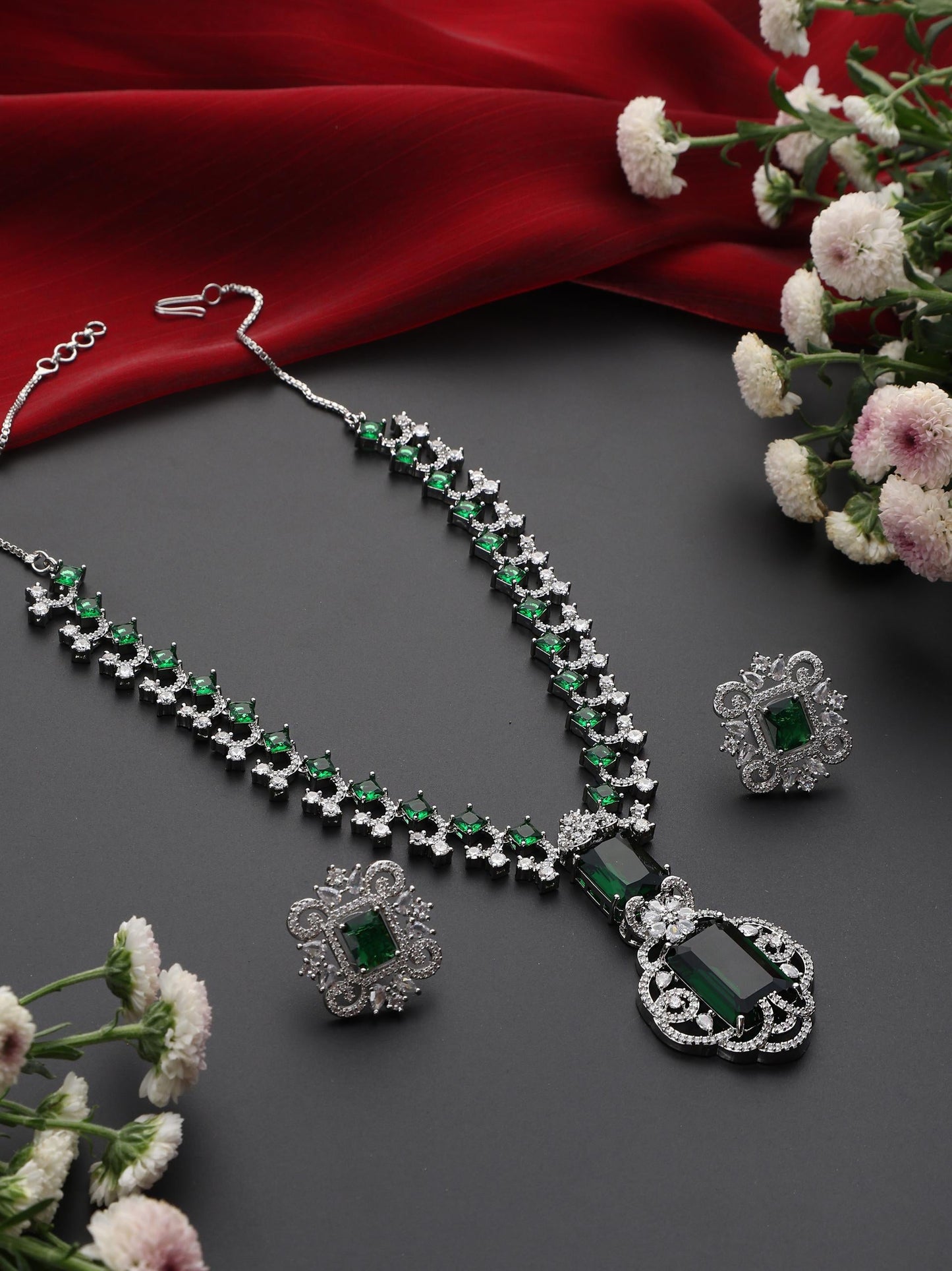 Dhiyona ST Big Emerald Diamond Necklace with Stud Earring