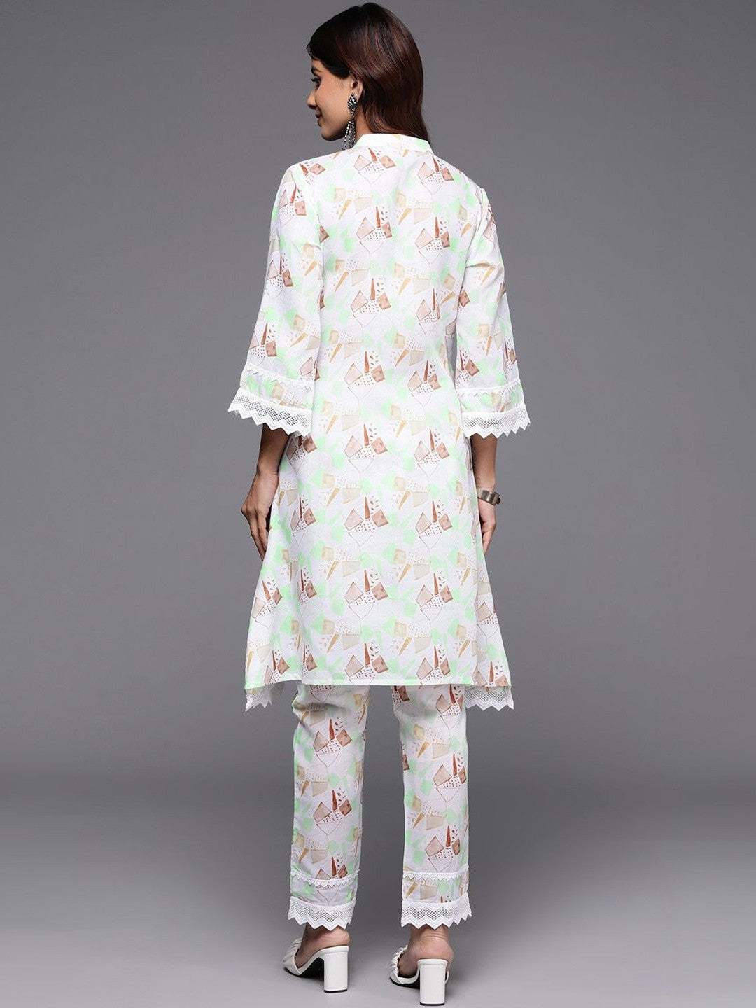 Women Printed Regular Kurta with Trousers