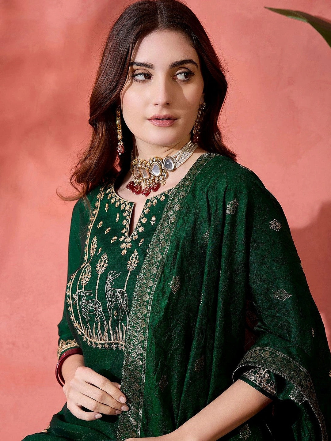 Women Floral Embroidered Regular Thread Work Kurta with Trousers & With Dupatta