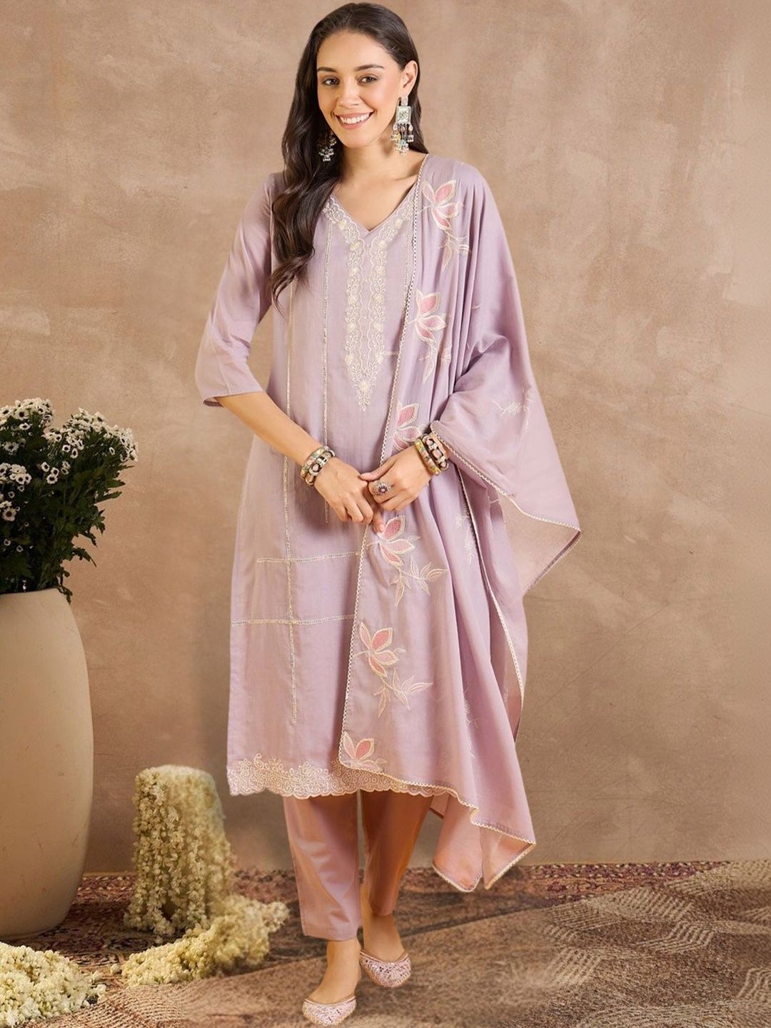 Dhiyona IE Women Floral Embroidered Regular Thread Work Pure Cotton Kurta with Trousers & With Dupatta