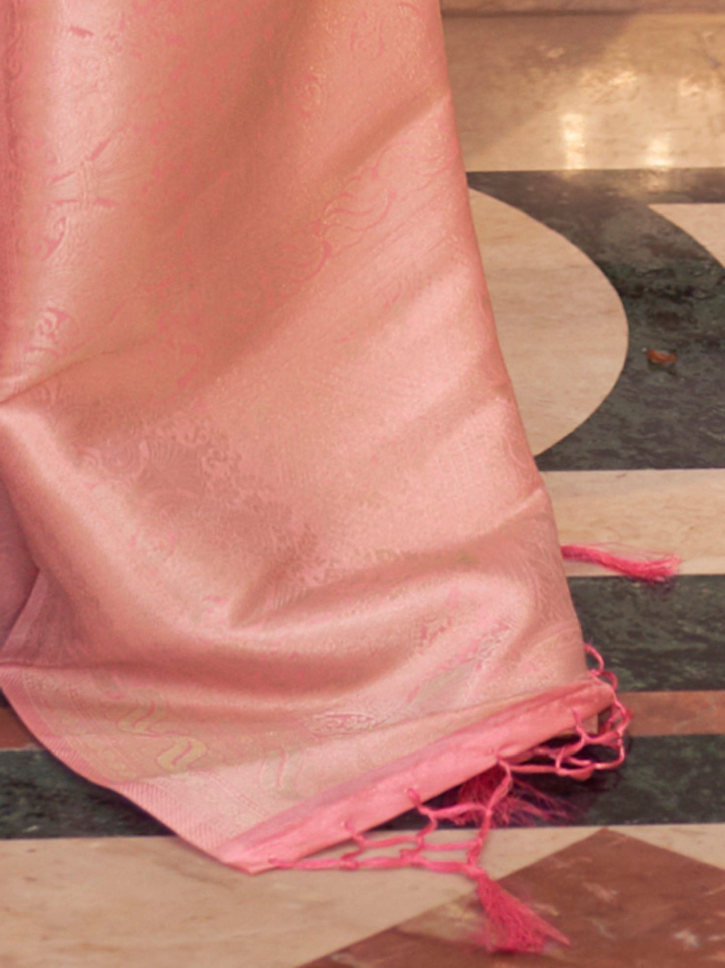Women's Silk Blend Pink Woven Design Designer Saree With Blouse Piece