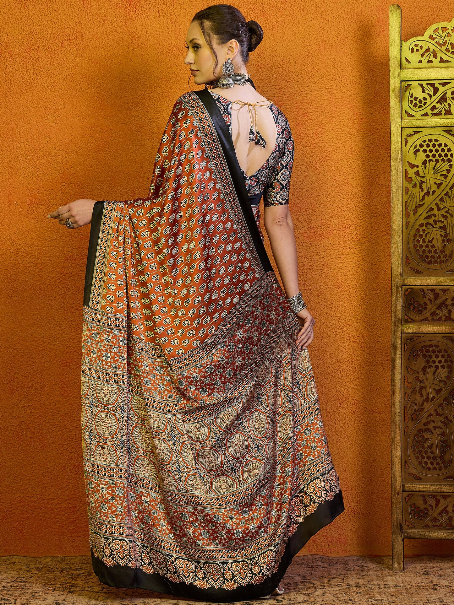 Women's Satin Navy Blue Printed Designer Saree With Blouse Piece