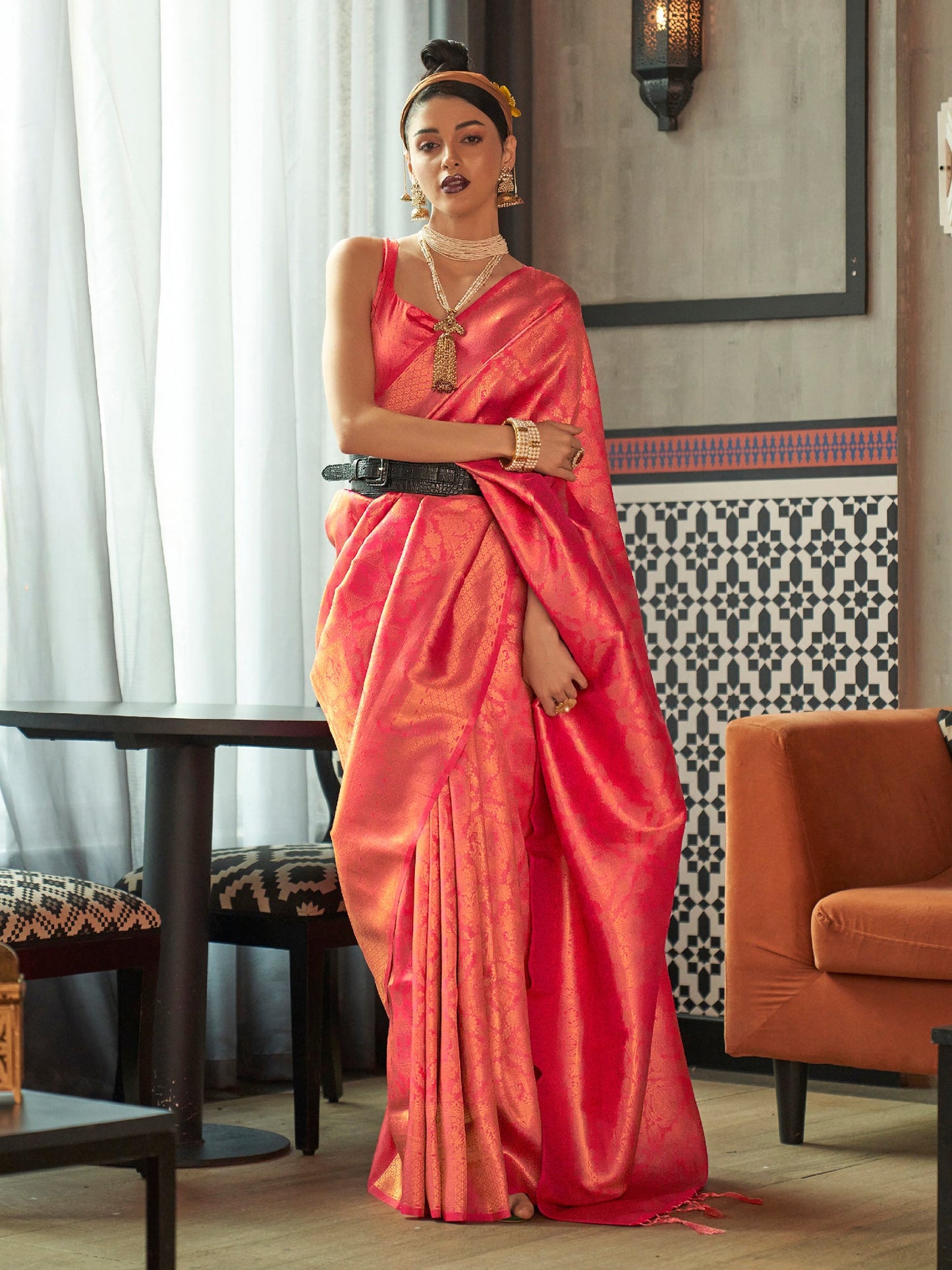 Women's Silk Blend Pink Woven Design Designer Saree With Blouse Piece