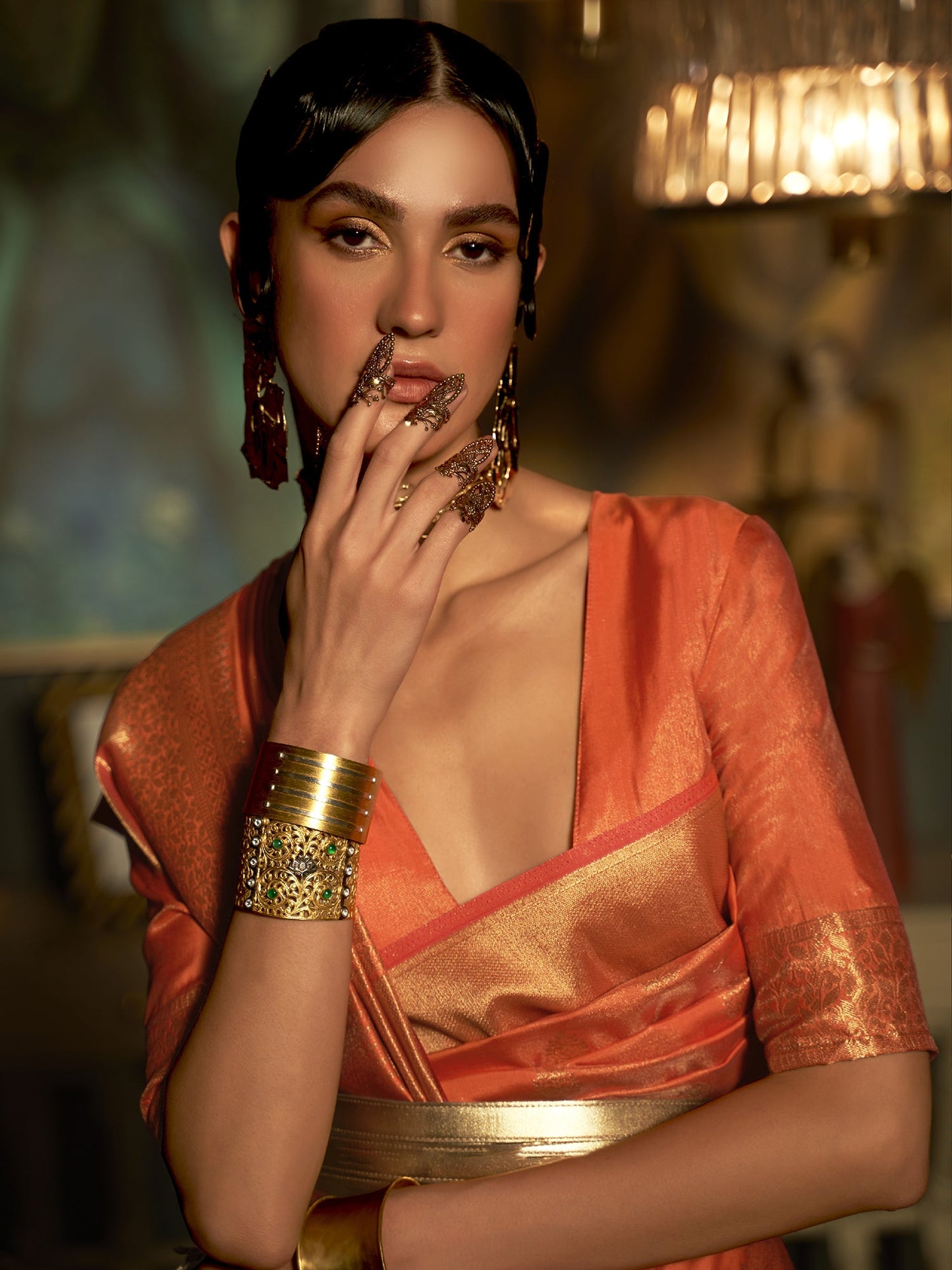 Women's Silk Blend Peach Woven Design Handloom Saree With Blouse Piece