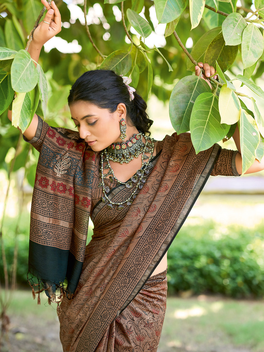Women's Cotton Brown Printed Designer Saree With Blouse Piece