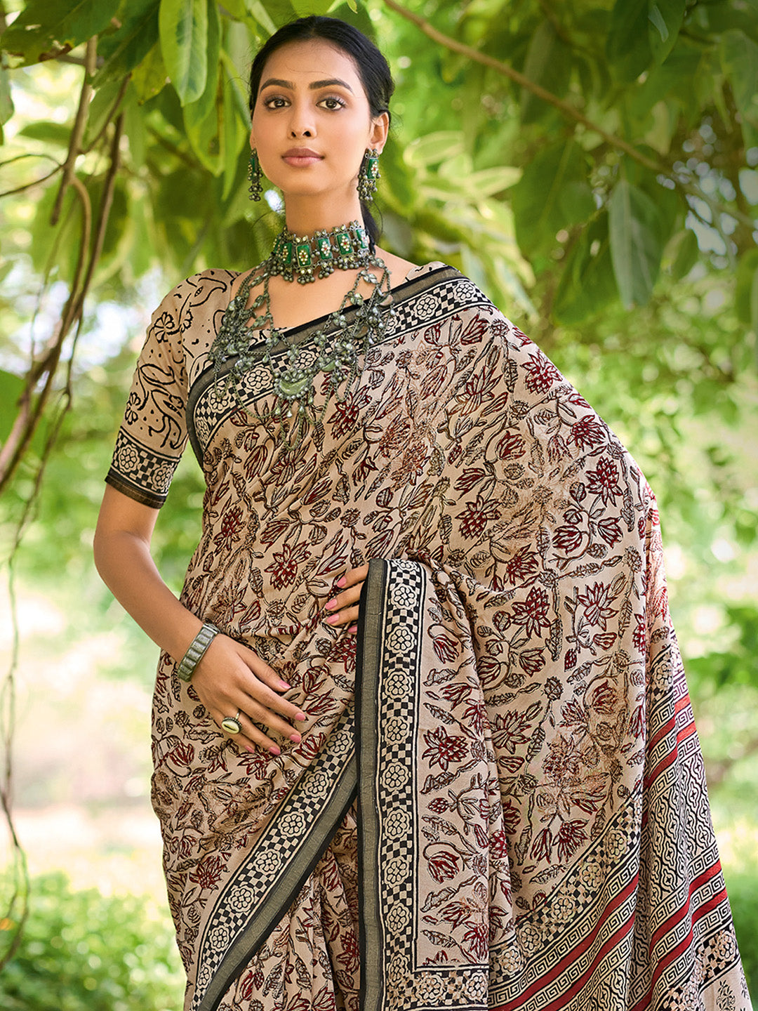 Women's Cotton Beige Printed Designer Saree With Blouse Piece