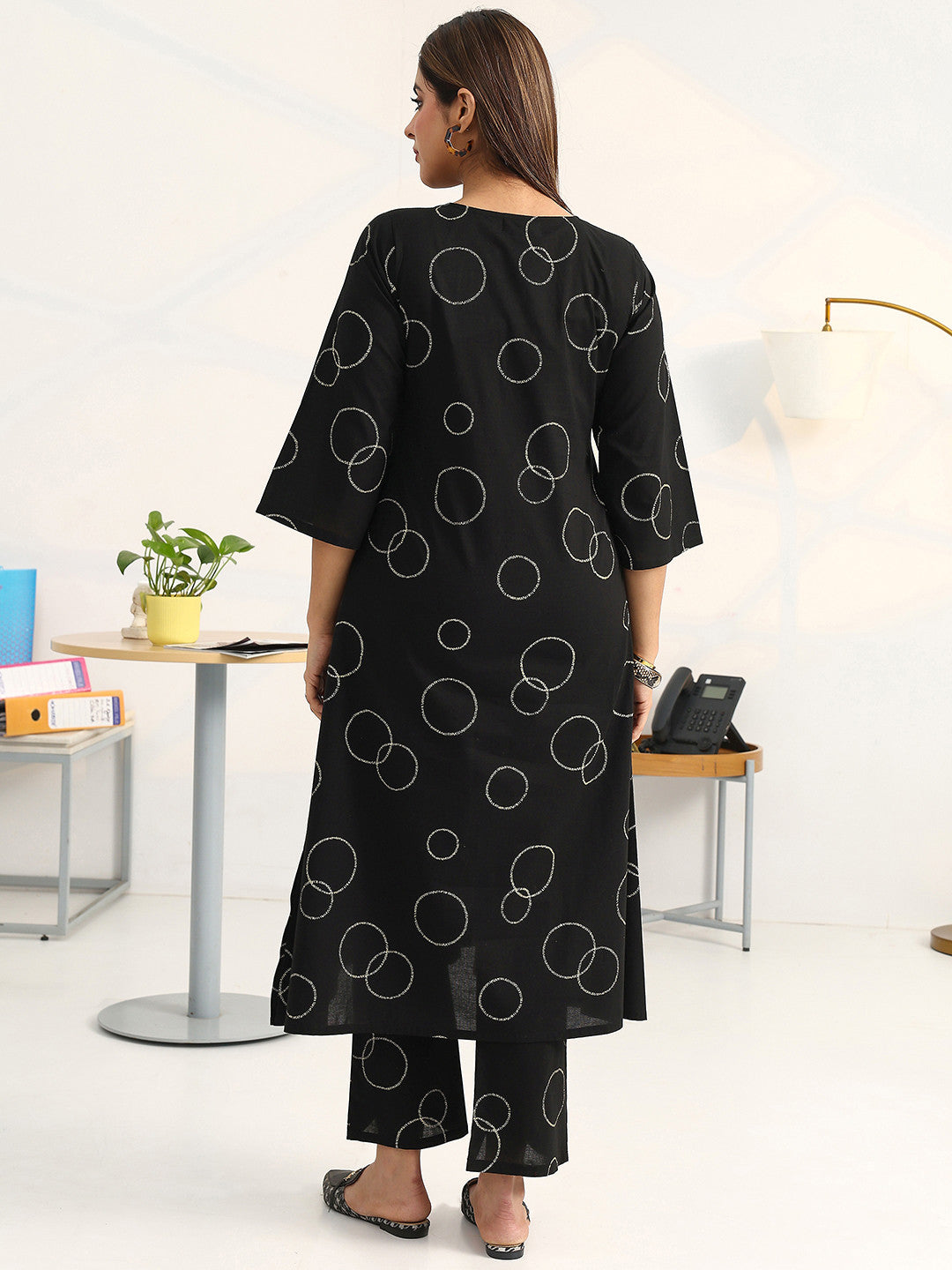 Women Printed Regular Kurta with Trousers
