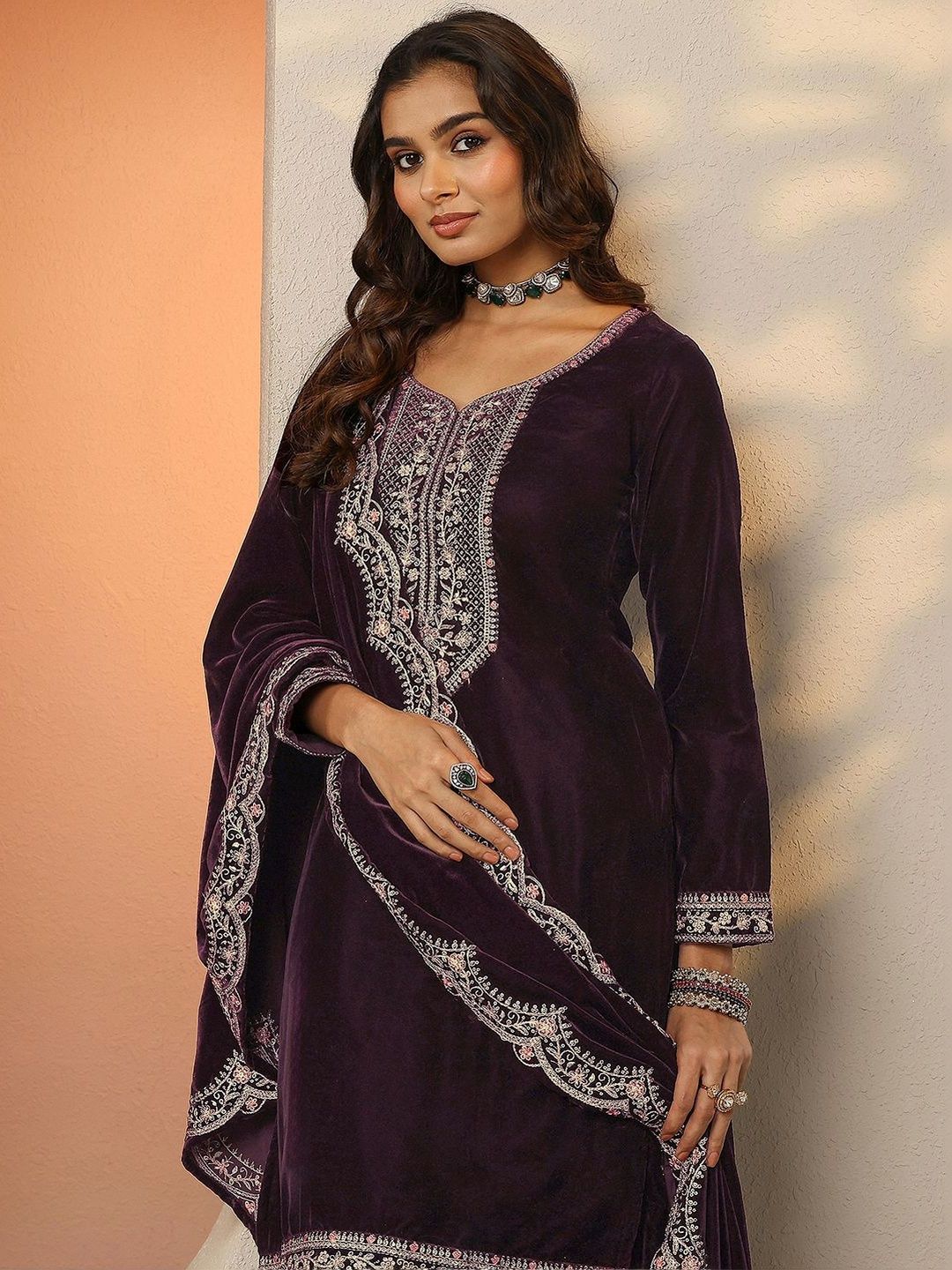 Dhiyona LL Women Ethnic Motifs Embroidered Regular Thread Work Velvet Kurta with Sharara & With Dupatta
