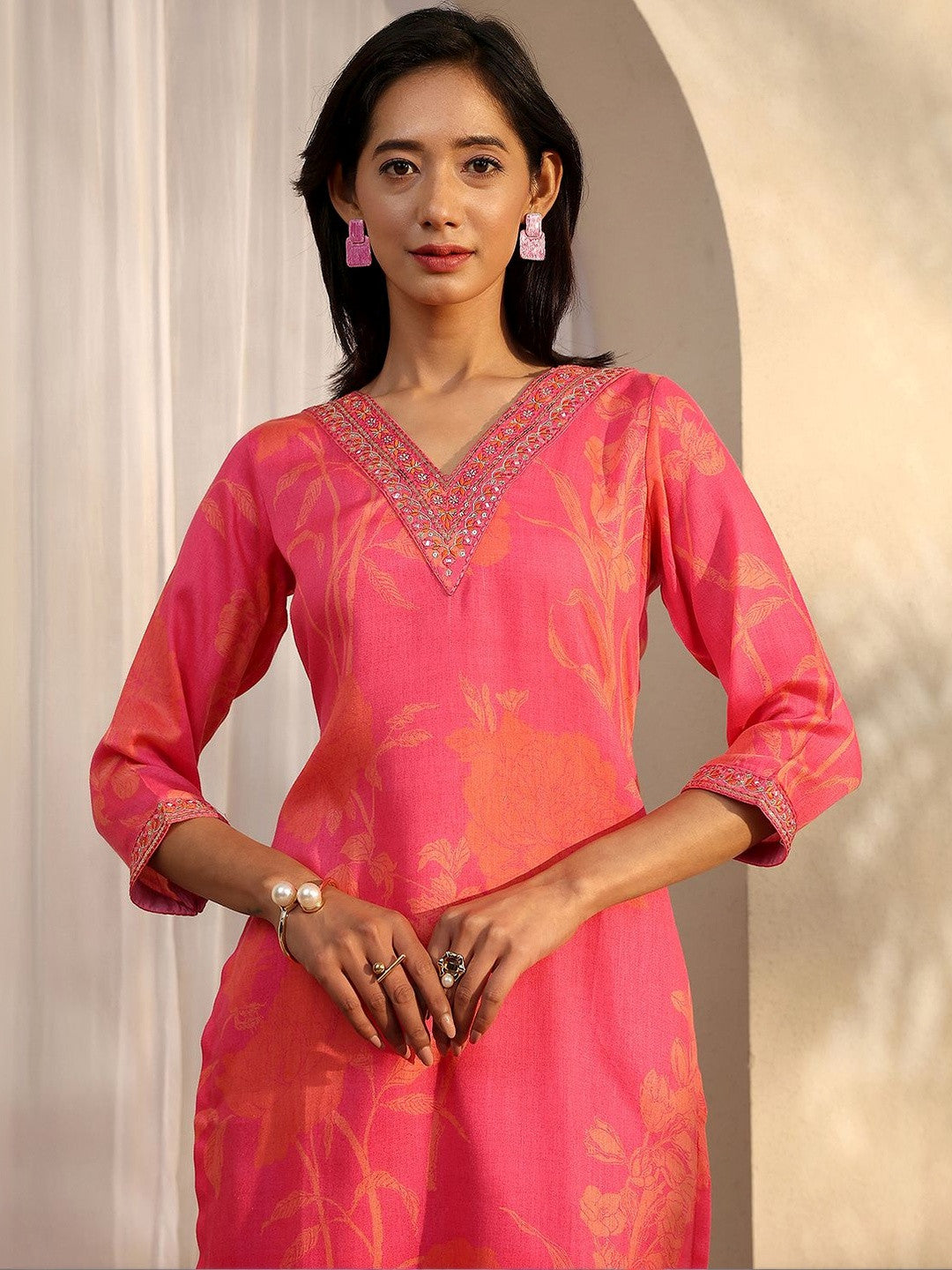Women Floral Printed Regular Thread Work Linen Kurta with Trousers & With Dupatta