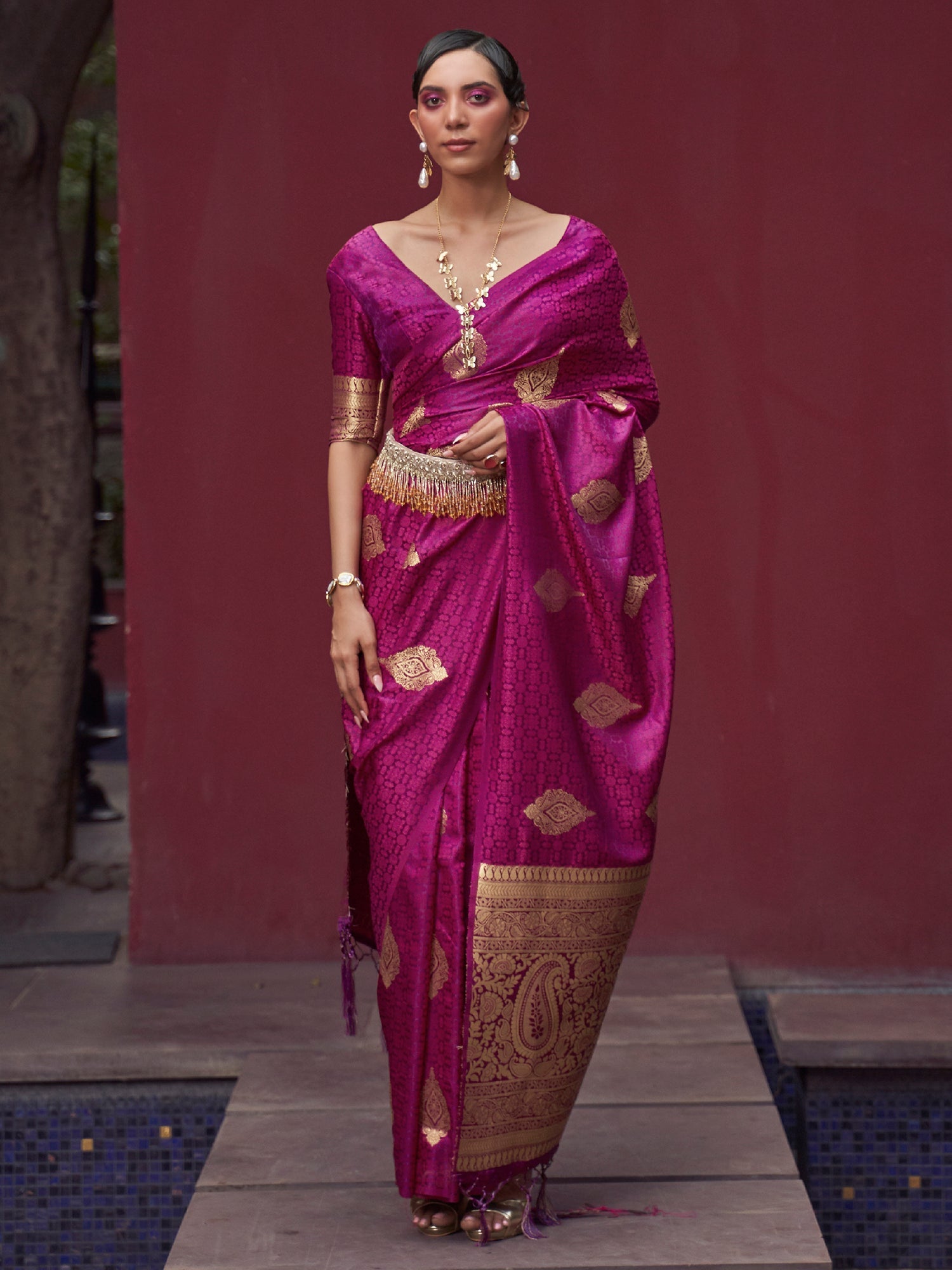 Women's Pure Silk Magenta Woven Design Designer Saree With Blouse Piece