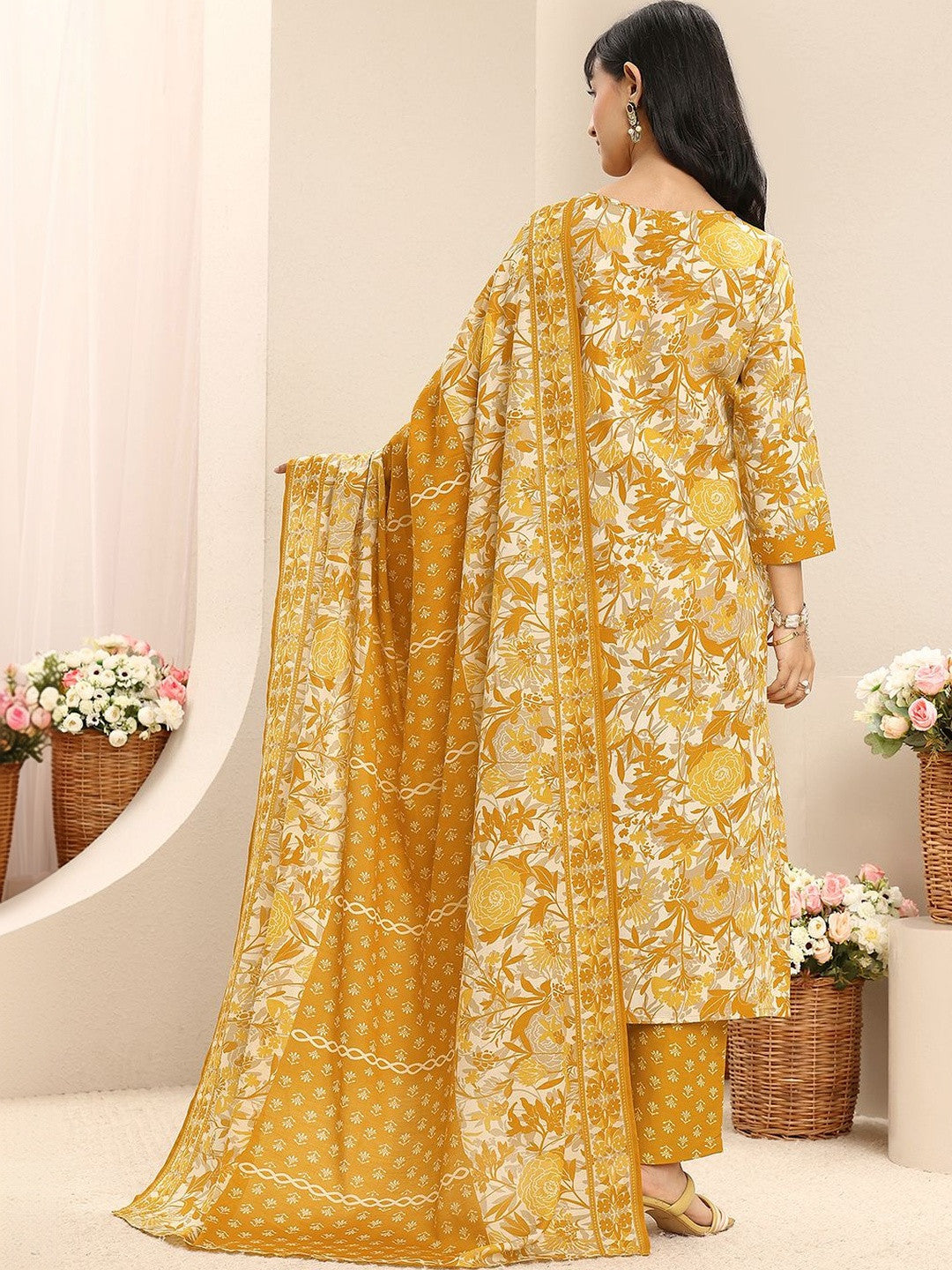 Women Floral Printed Regular Thread Work Kurta with Trousers & With Dupatta