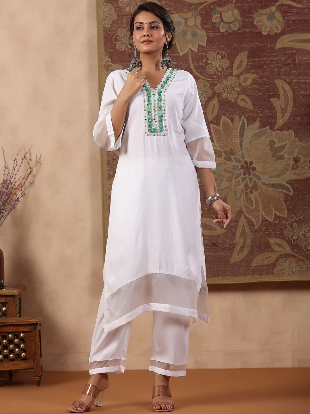 Dhiyona RR Women's Floral Yoke Design Thread Work Kurta With Trousers