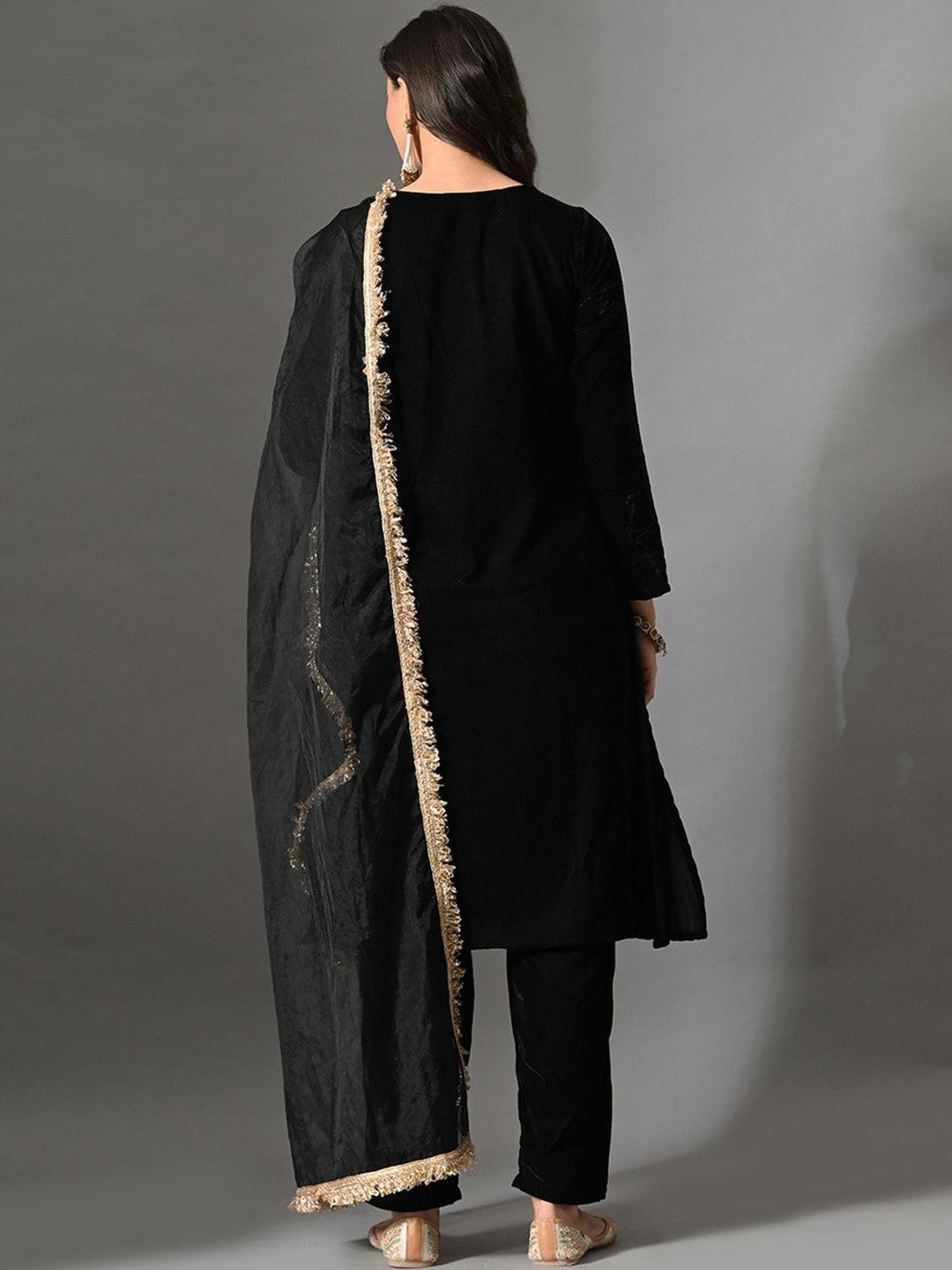 Women Black Velvet Embroidered Long Sleeve Kurta Set with Organza Dupatta