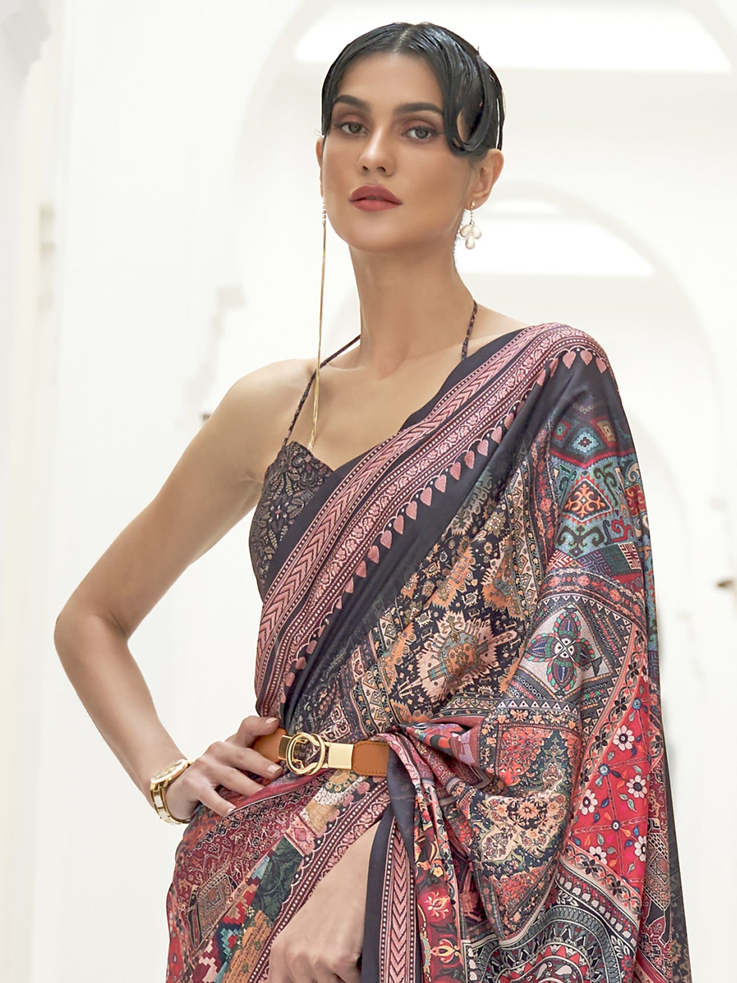 Women's Crepe Multicolored Digital Print Celebrity Saree With Blouse Piece