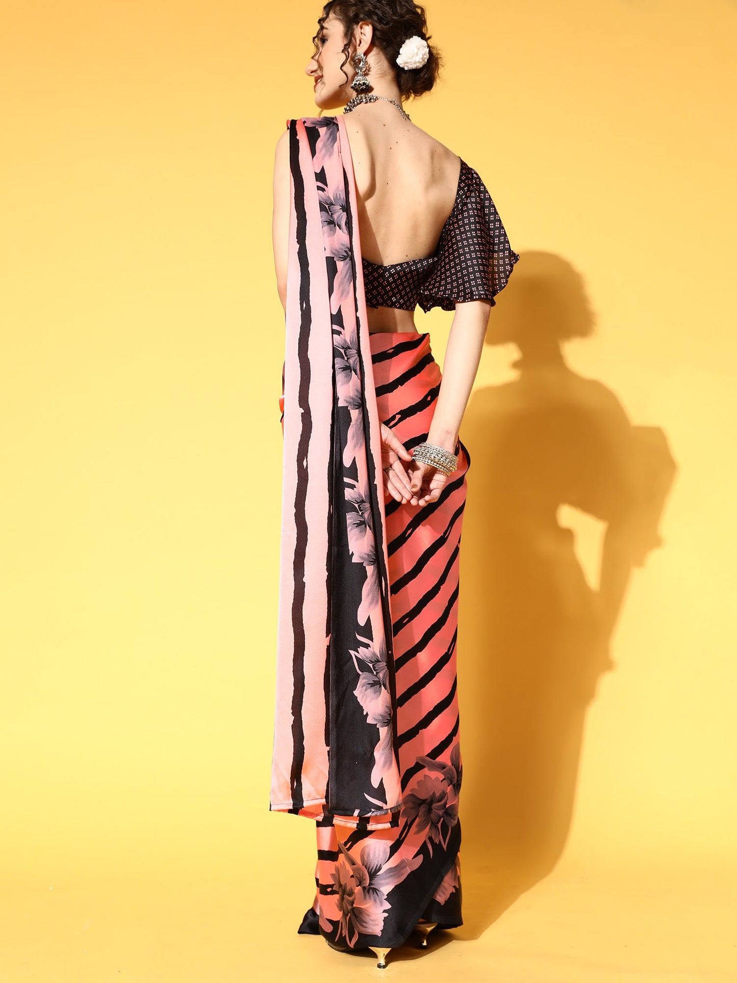Women's Crepe Pink Printed Celebrity Saree With Blouse Piece