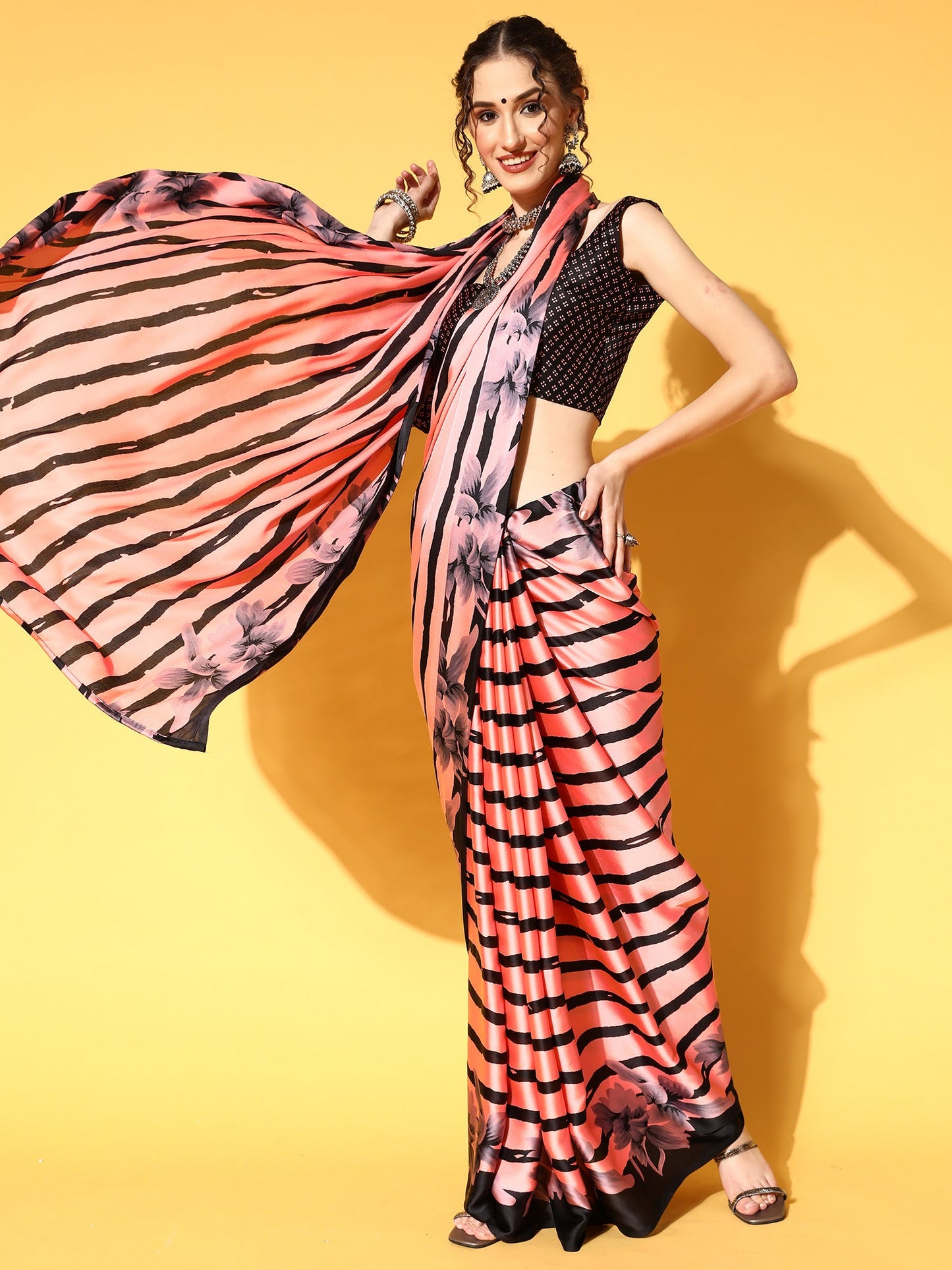 Women's Crepe Pink Printed Celebrity Saree With Blouse Piece