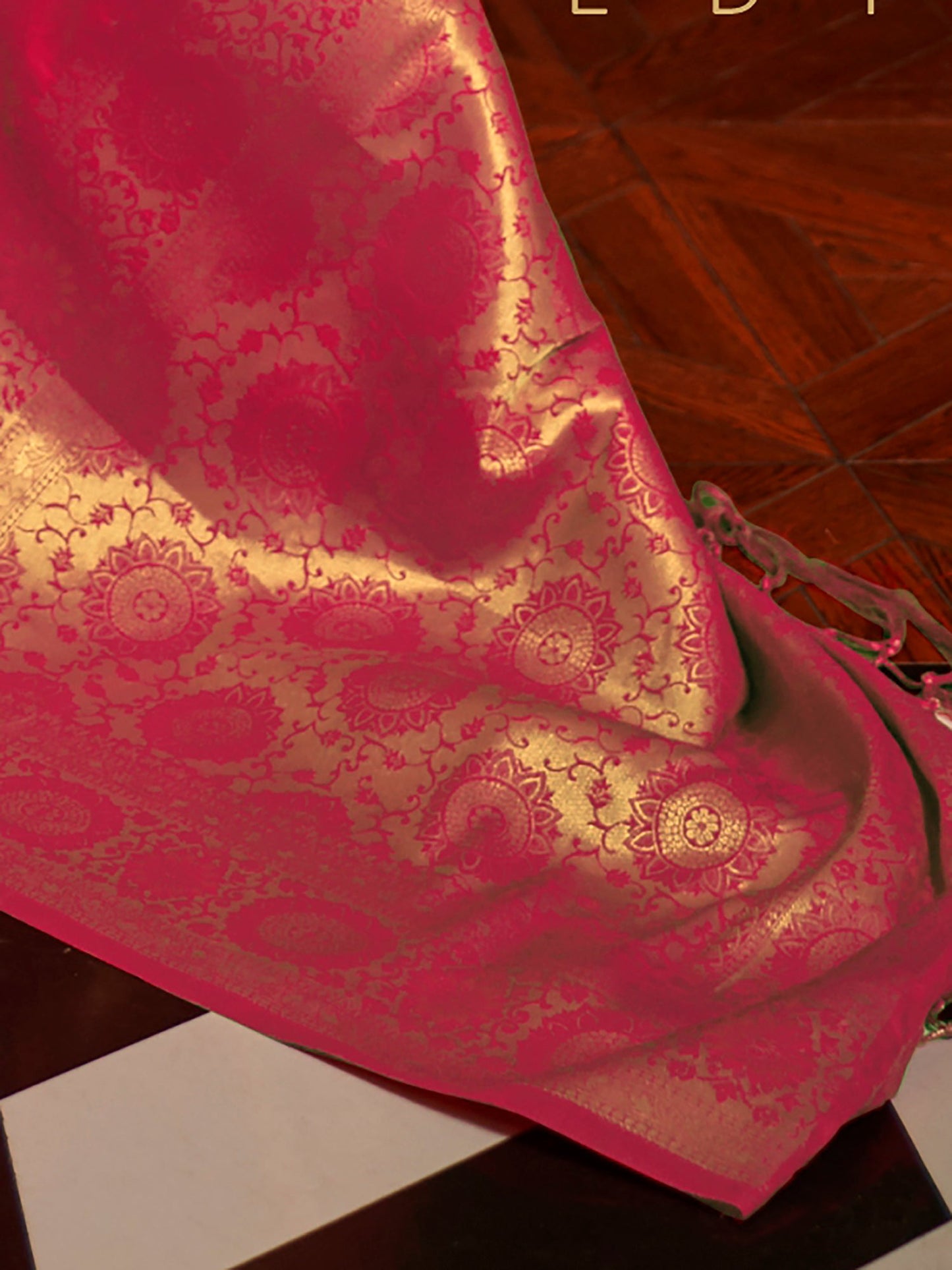 Women's Silk Blend Pink Woven Design Handloom Saree With Blouse Piece