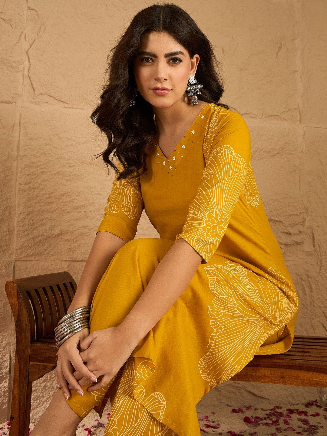 Dhiyona SN Floral Printed with Embroidered V-Neck Kurta & Trousers