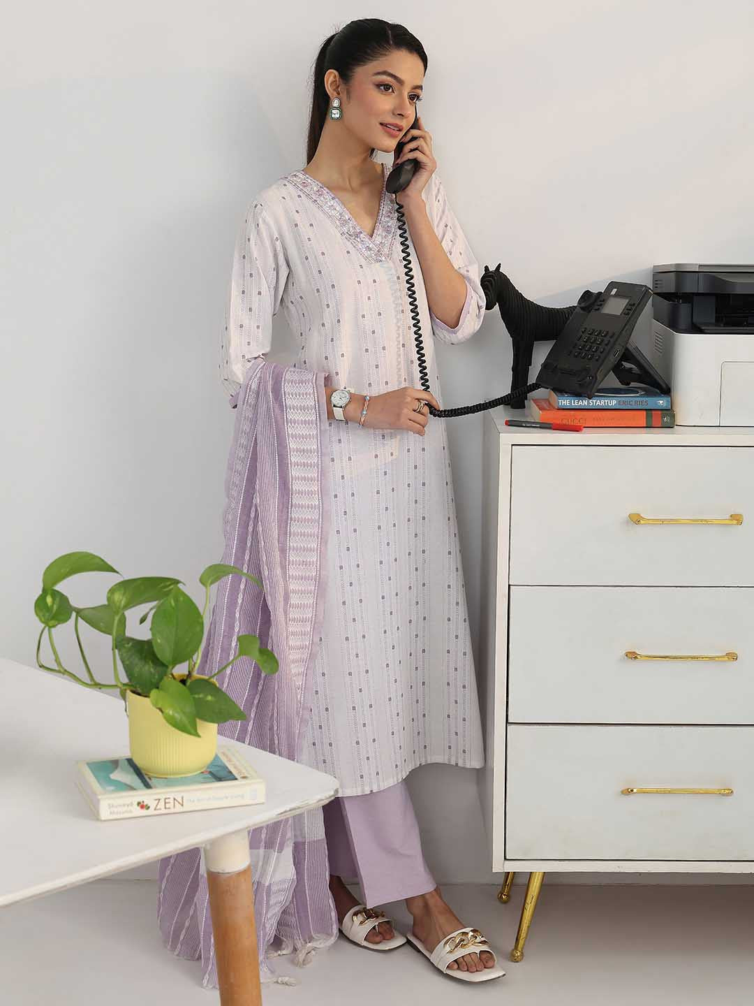 Women Ethnic Motifs Printed Regular Kurta with Trousers & With Dupatta