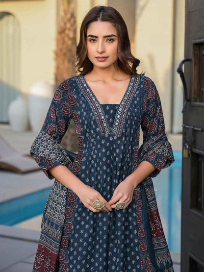 Dhiyona KL Women Blue Kurta Sets