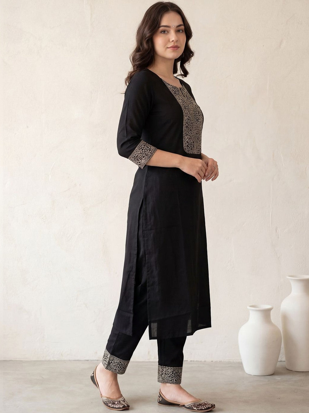 Women Ethnic Motifs Embroidered Regular Thread Work Kurta with Trousers