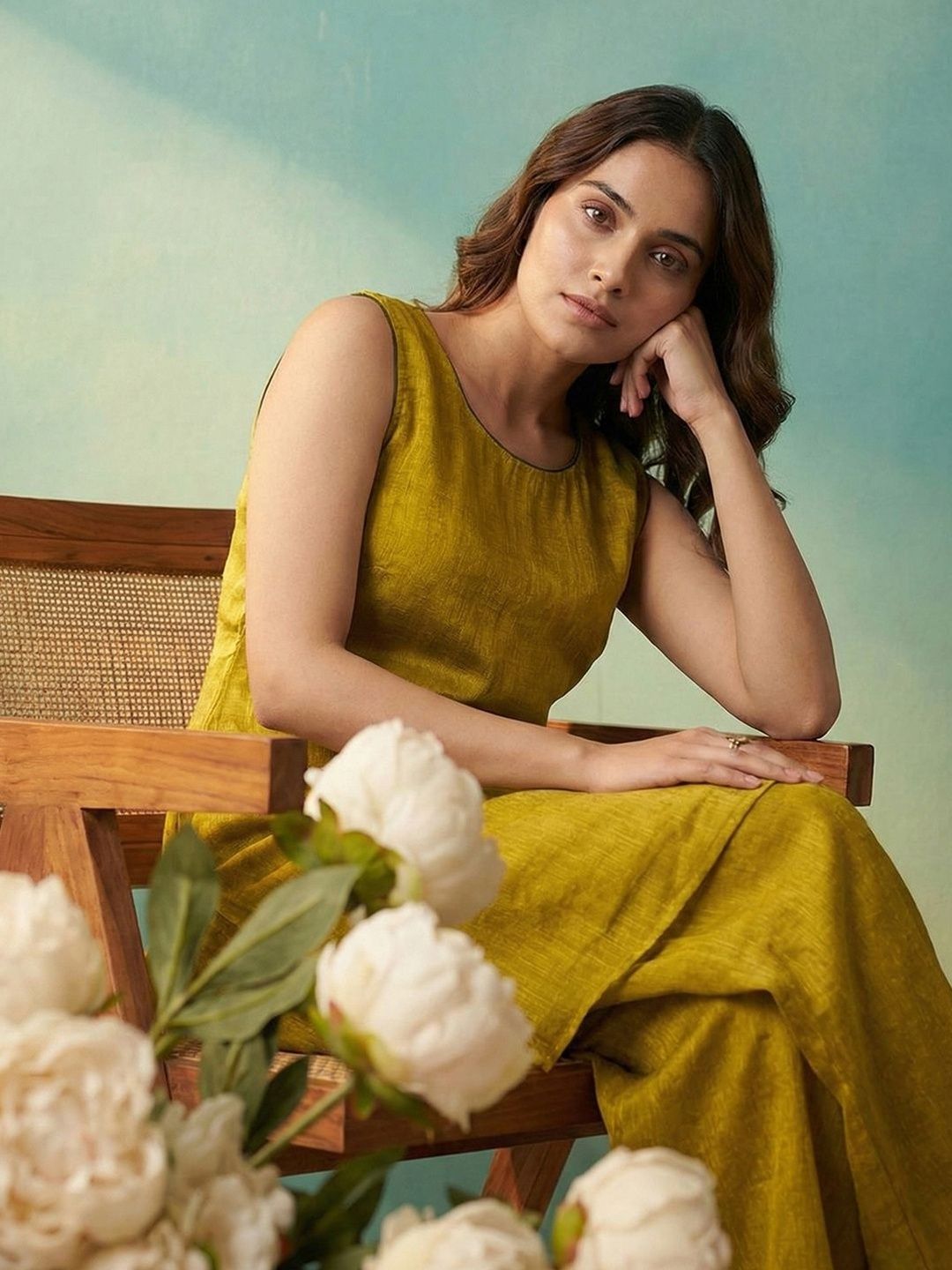 Dhiyona CH Women Dyed Regular Kurta with Palazzos