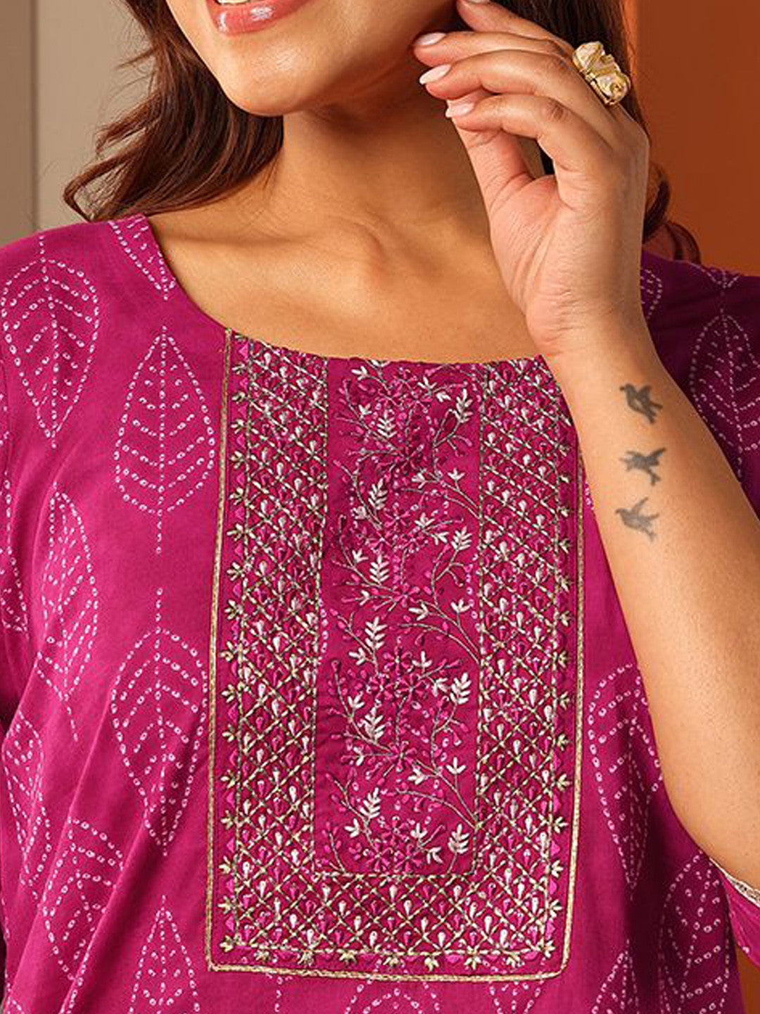 Women Floral Printed Kurta with Trousers
