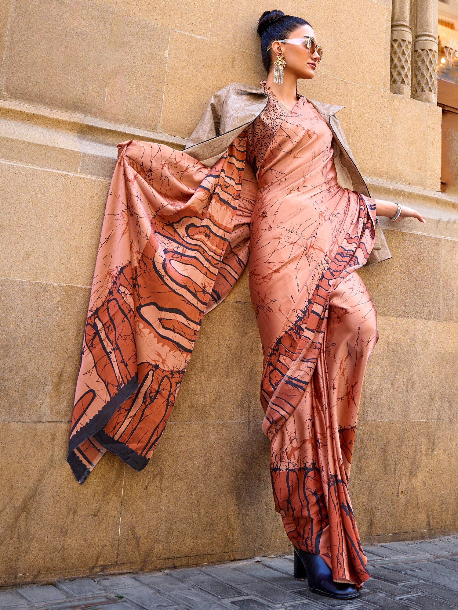 Women's Crepe Brown Digital Print Designer Saree With Blouse Piece