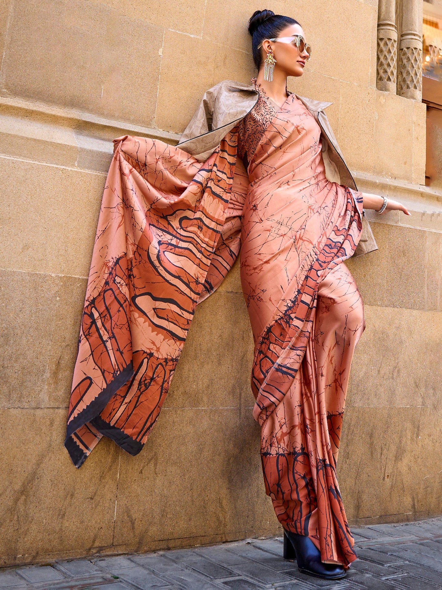 Women's Crepe Brown Digital Print Designer Saree With Blouse Piece