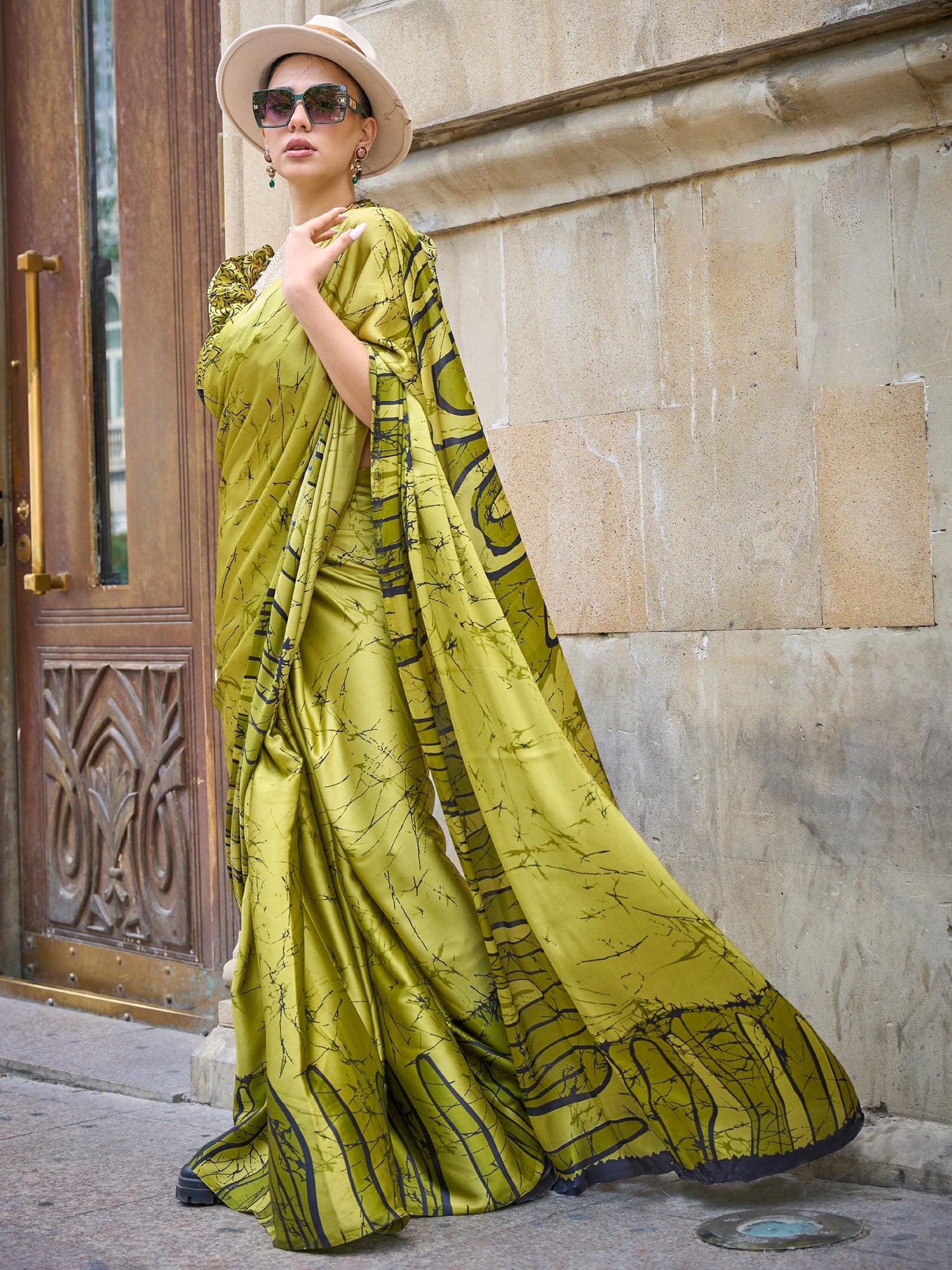 Women's Crepe Olive Digital Print Designer Saree With Blouse Piece