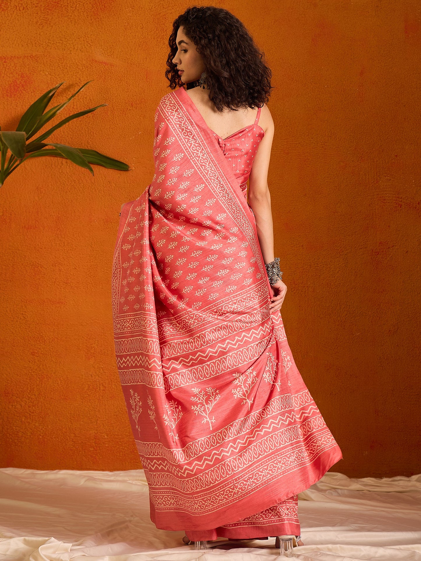 Women's Cotton Blend Pink Printed Designer Saree With Blouse Piece