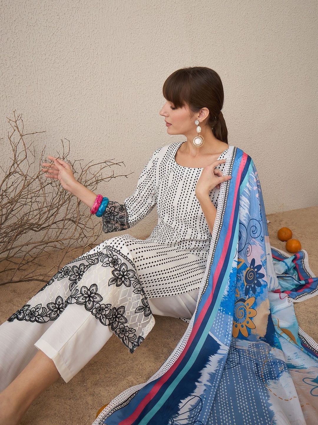 Dhiyona IE Women Geometric Printed Kurta with Trousers & Dupatta
