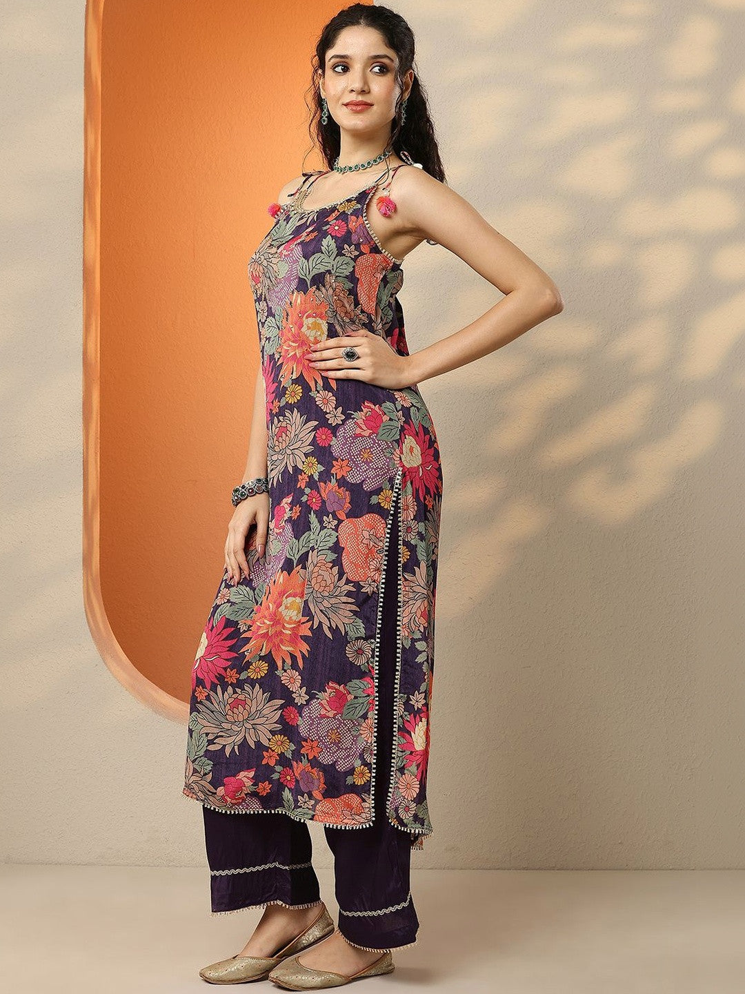 Women Floral Printed Regular Kurta with Trousers & With Dupatta