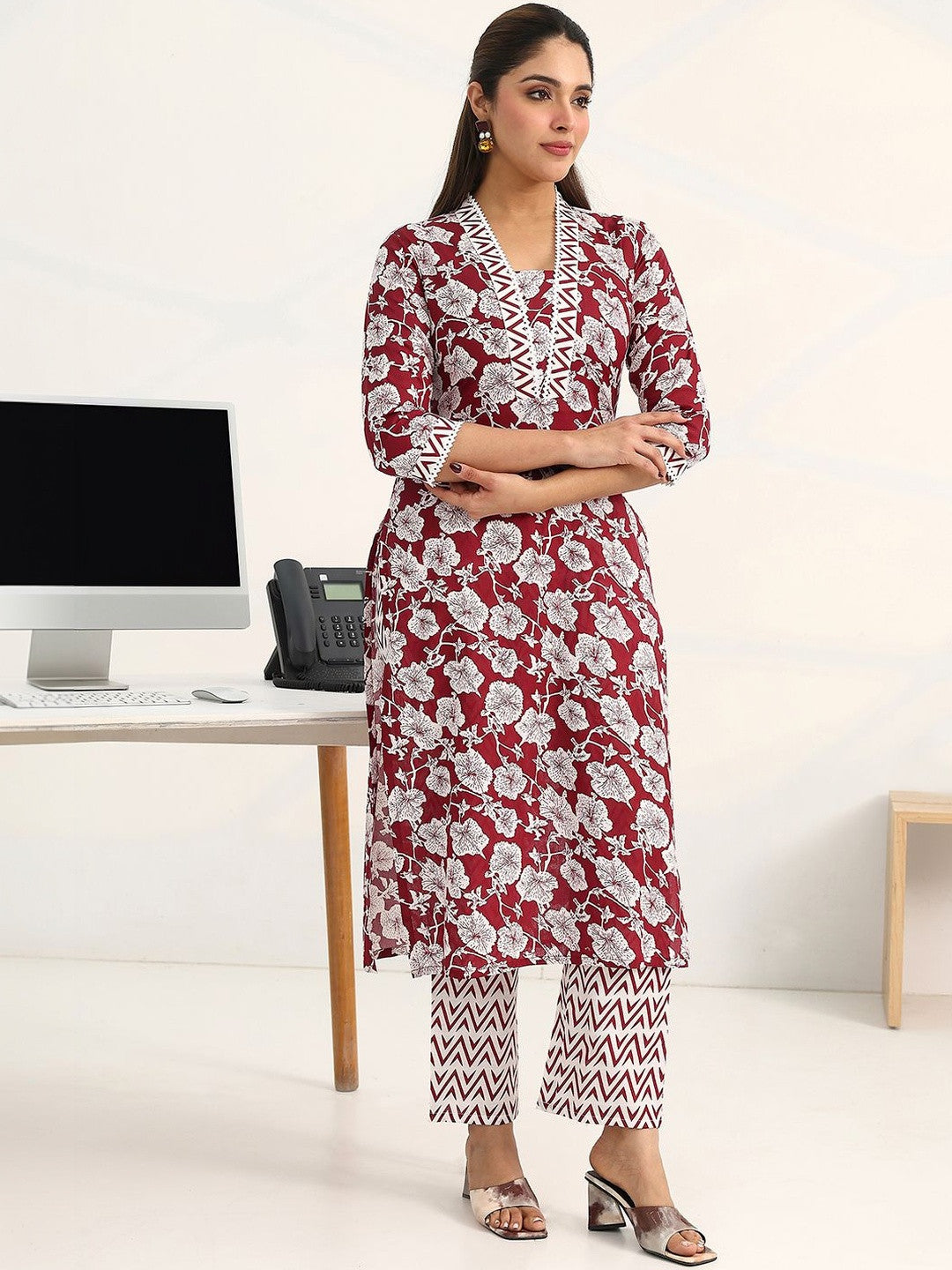 Women Floral Printed Regular Kurta with Trousers & With Dupatta