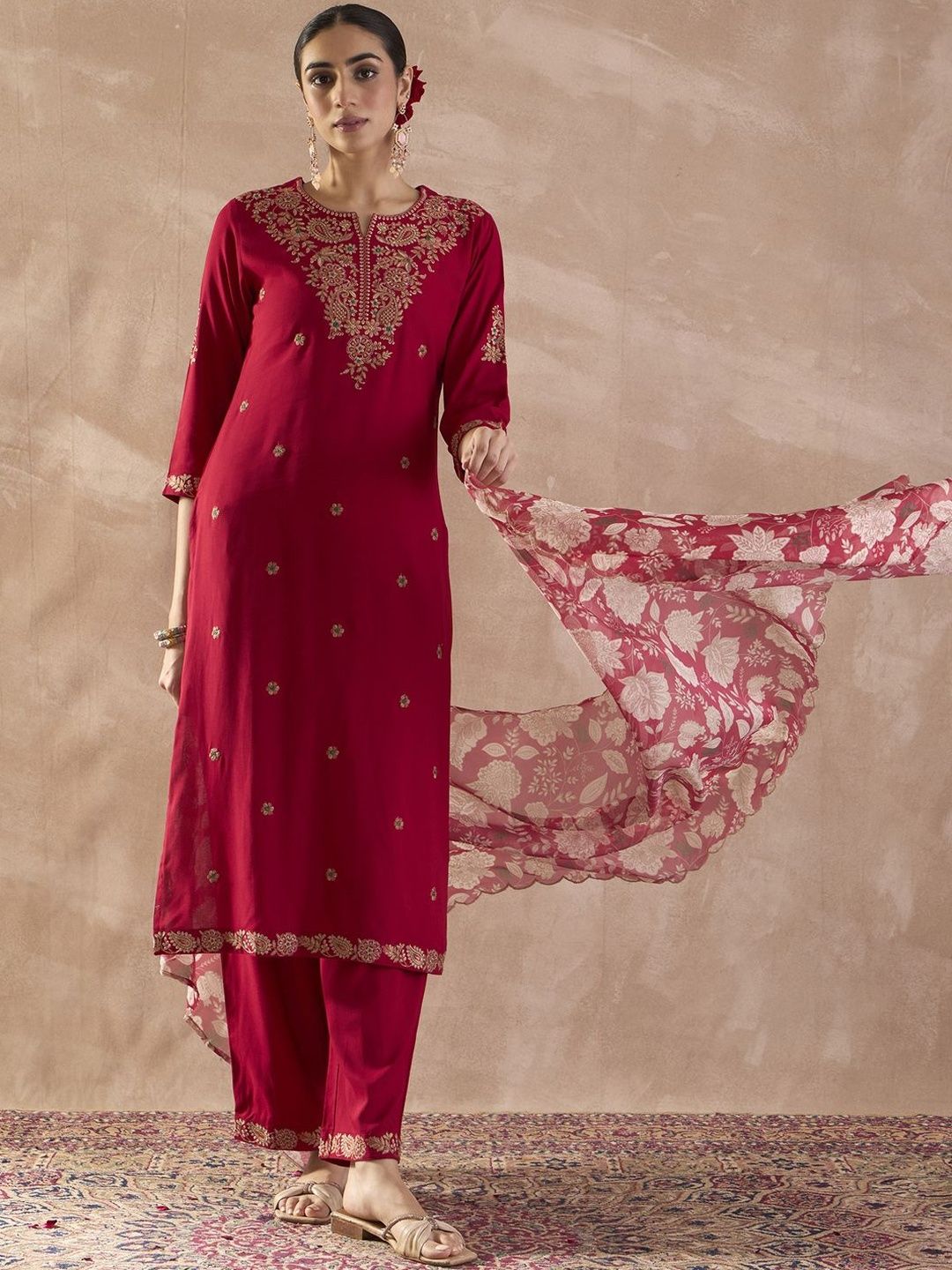 Ethnic Motifs Embroidered Thread Work Straight Kurta With Trousers & Dupatta