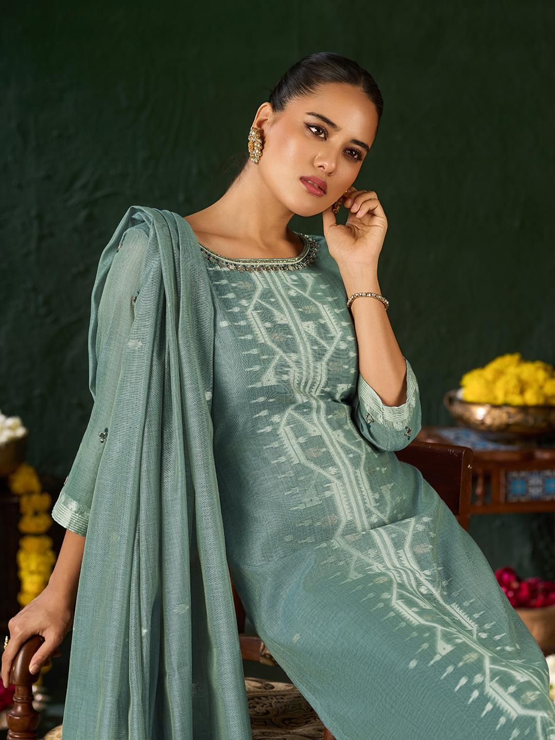 Dhiyona KL Women Embroidered Regular Thread Work Kurta with Palazzos & Dupatta