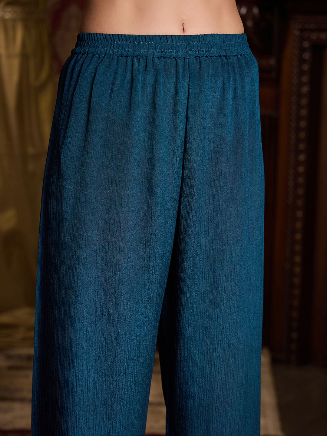 Dhiyona CH Women Floral Embroidered Kurta with Trousers