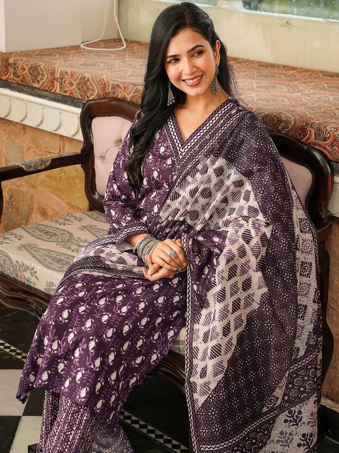 Dhiyona KL Ethnic Motifs Printed Straight Kurta With Trouser & Dupatta