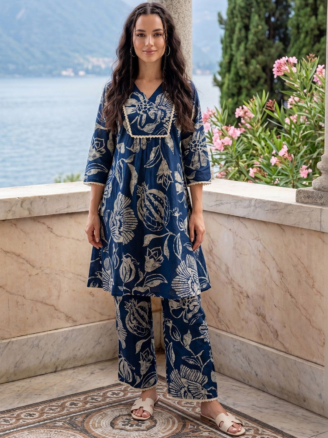 Women Floral Printed Regular Pure Cotton Kurti with Trousers